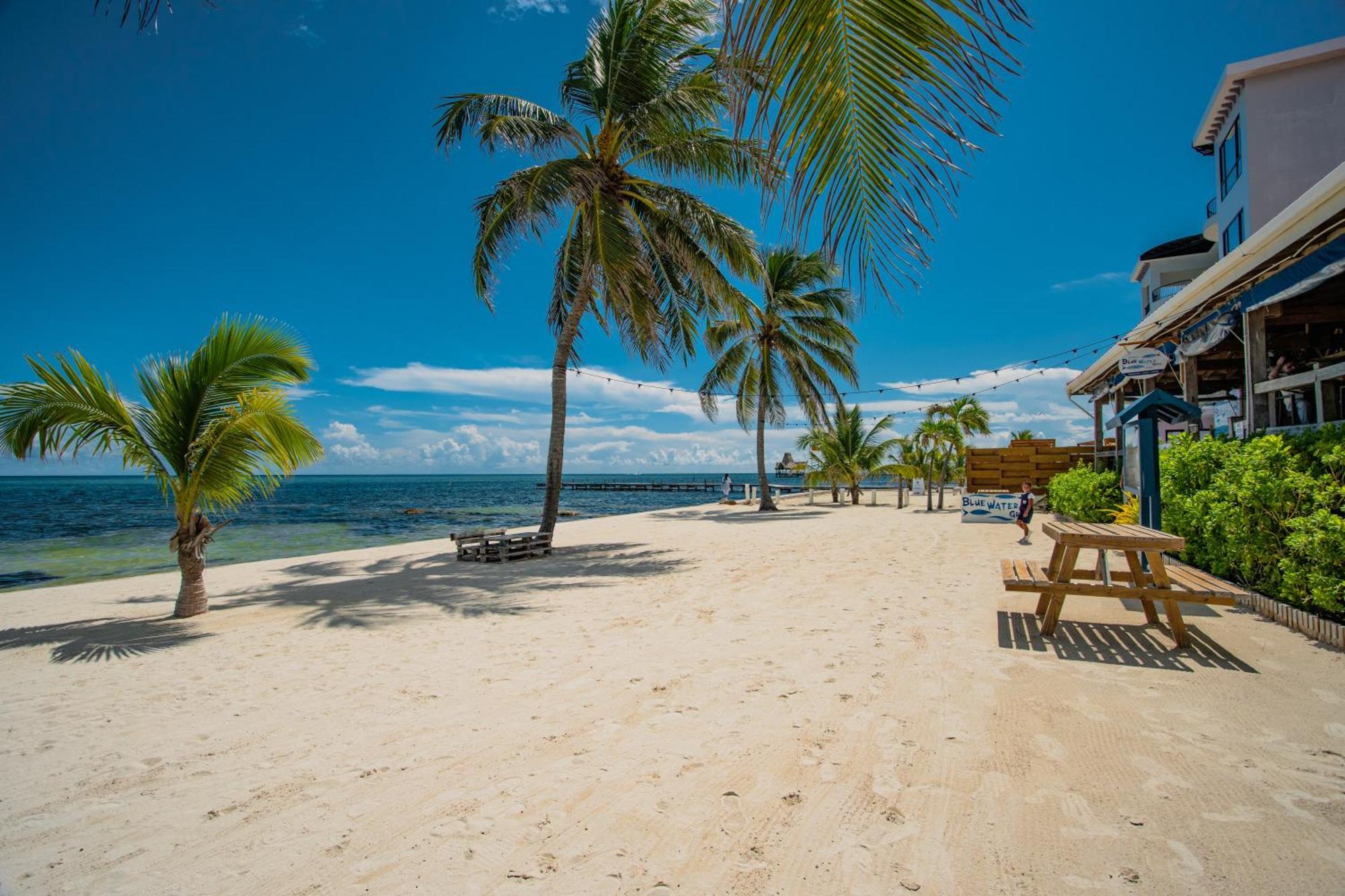 Sunbreeze Hotel San Pedro  Exterior photo